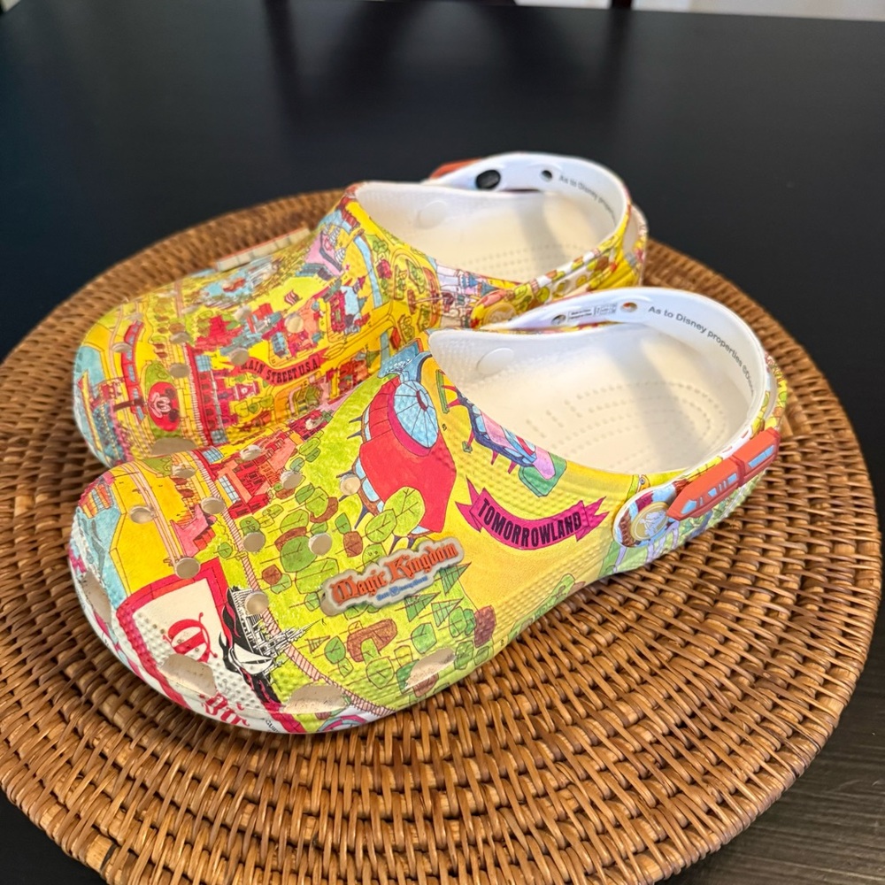 Walt Disney World Magic kingdom map crocs‎ size 9 women’s; 7 men’s